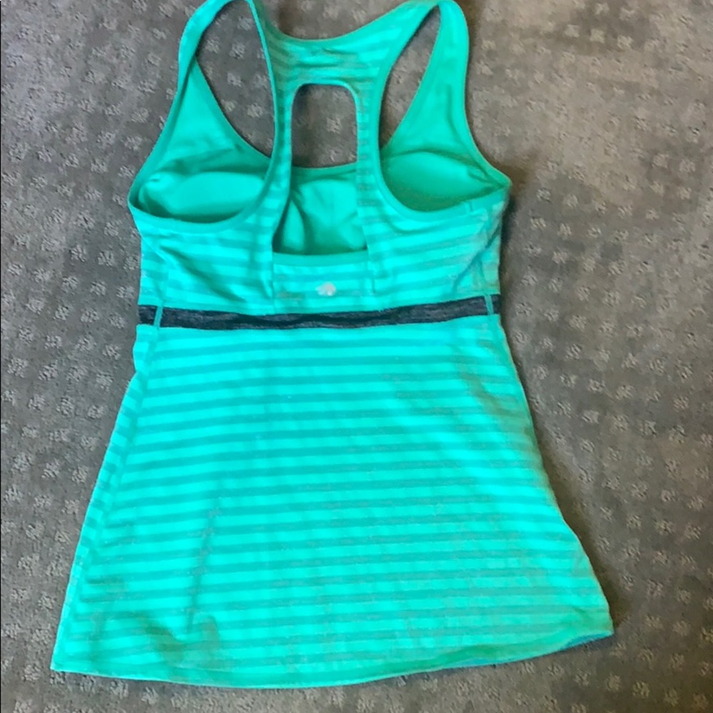 Workout top - Picture 2 of 3